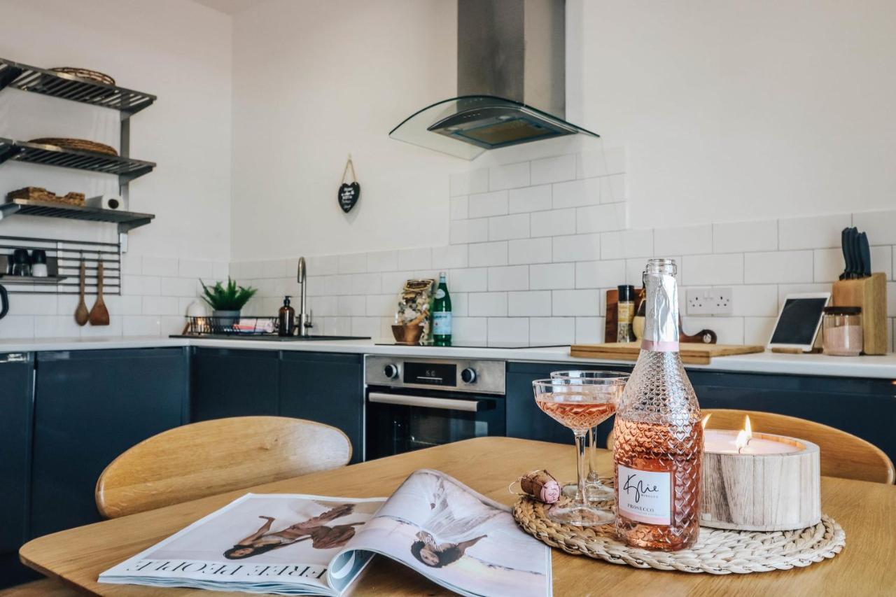 Principality View Apartment Two, By Solace Stays Cardiff Buitenkant foto