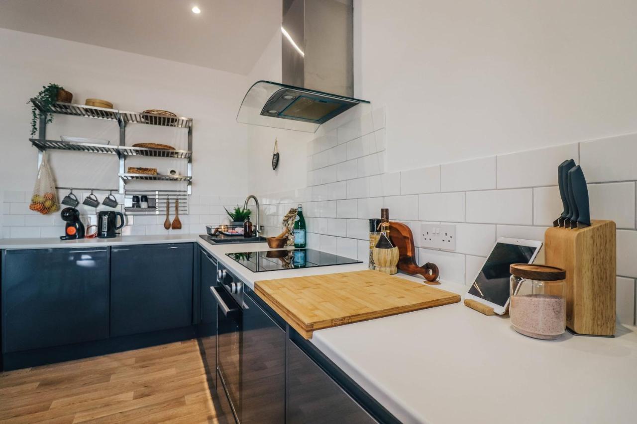 Principality View Apartment Two, By Solace Stays Cardiff Buitenkant foto