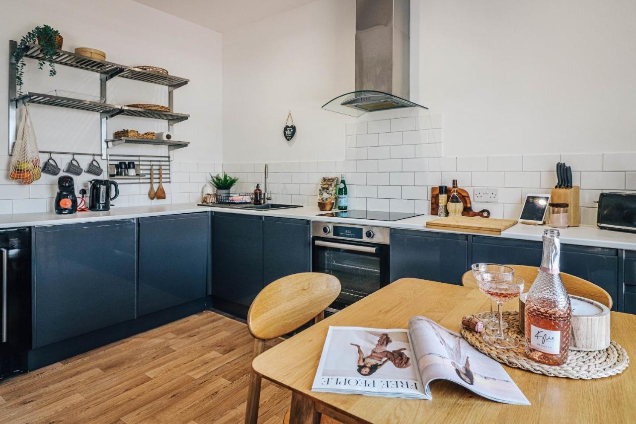Principality View Apartment Two, By Solace Stays Cardiff Buitenkant foto